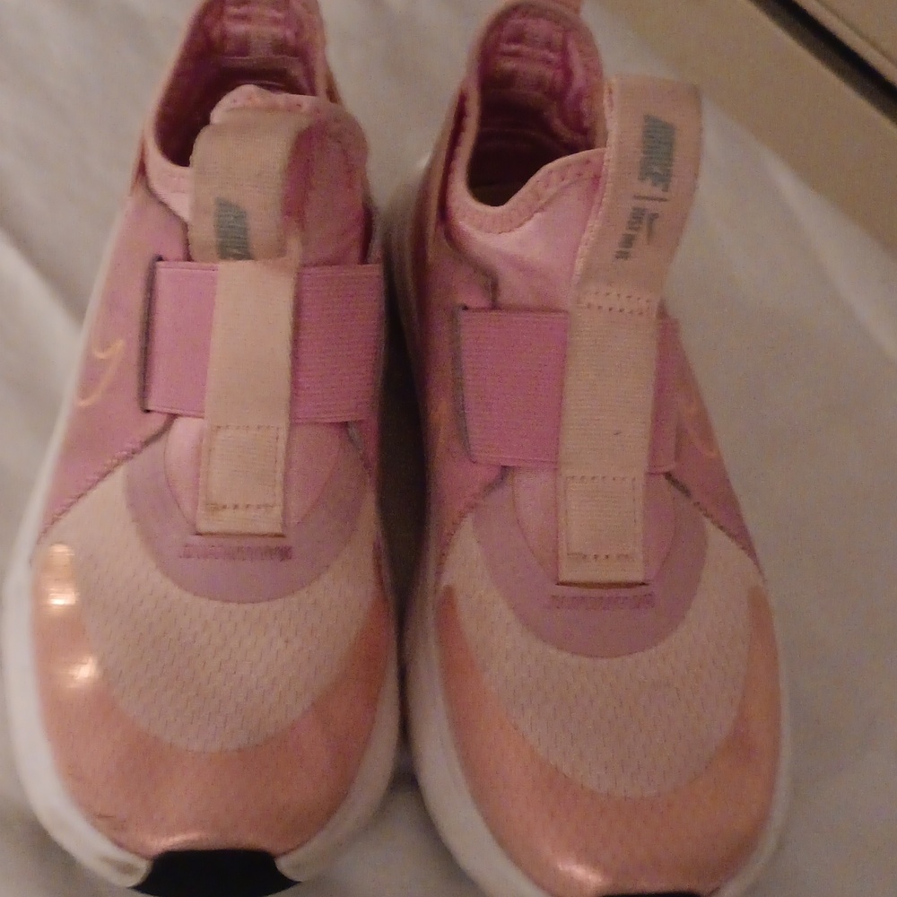Girls tennid shoes